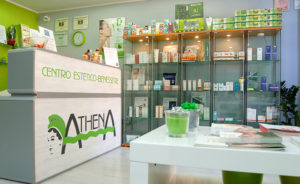 Athena Centro Estetico e Benessere - Desk e vetrine prodotti